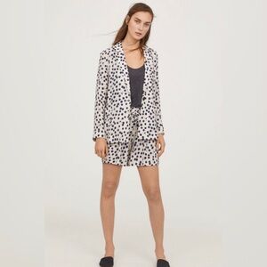 ANNA GLOVER × H&M. Straight-cut jacket and Paper bag Shorts. New with Tags.